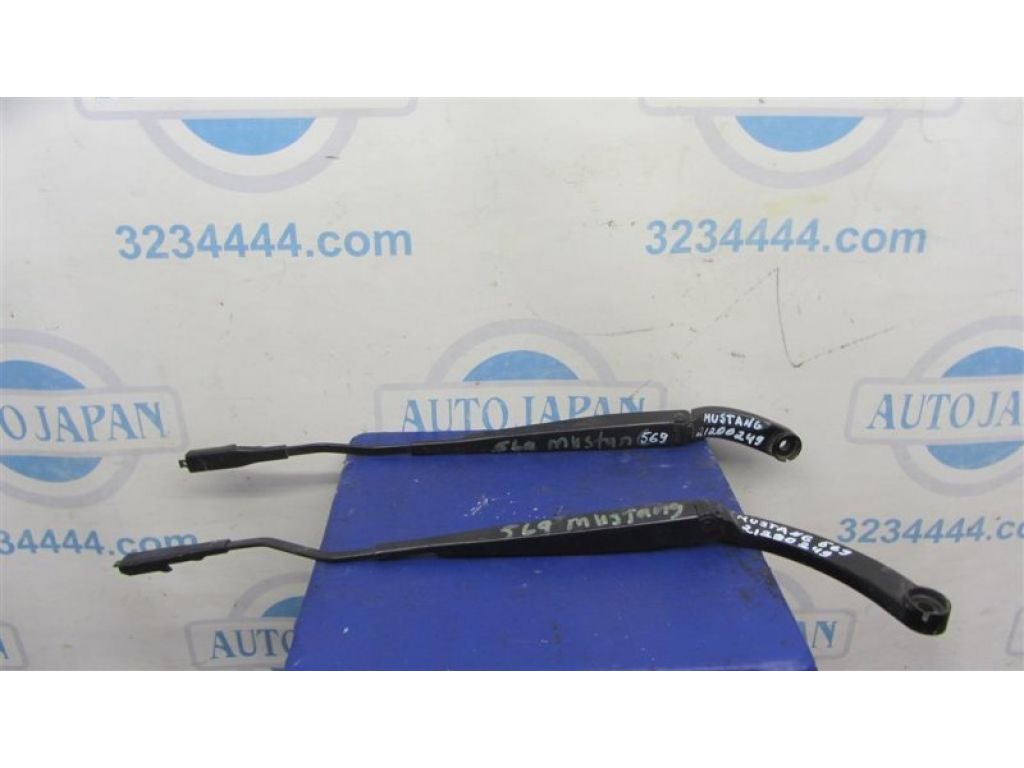FR3Z-17527-A | Поводок стеклоочистителя передний FORD MUSTANG 15-