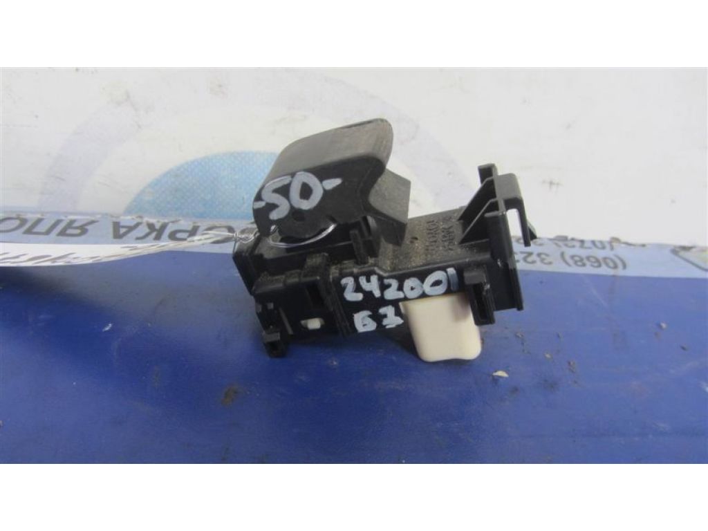 84810-06030 | Кнопка склопідіймача задн. TOYOTA CAMRY 50 12-15