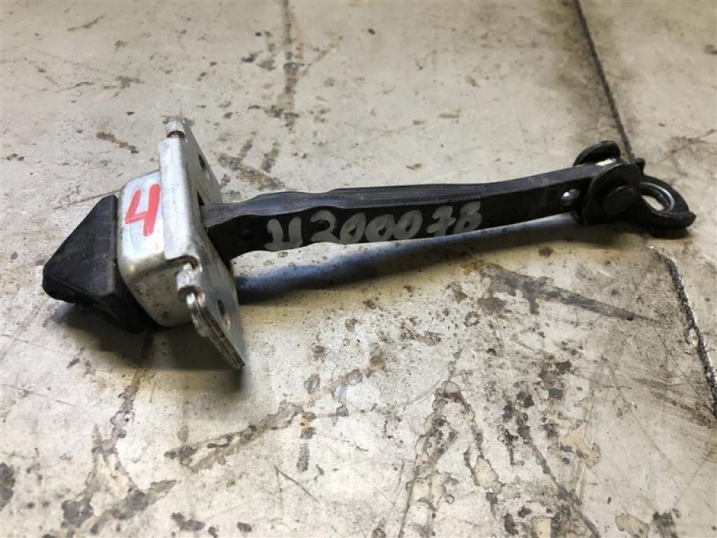 BBM4-72-270B | Ограничитель двери задн. лев. MAZDA 3 BL 09-13