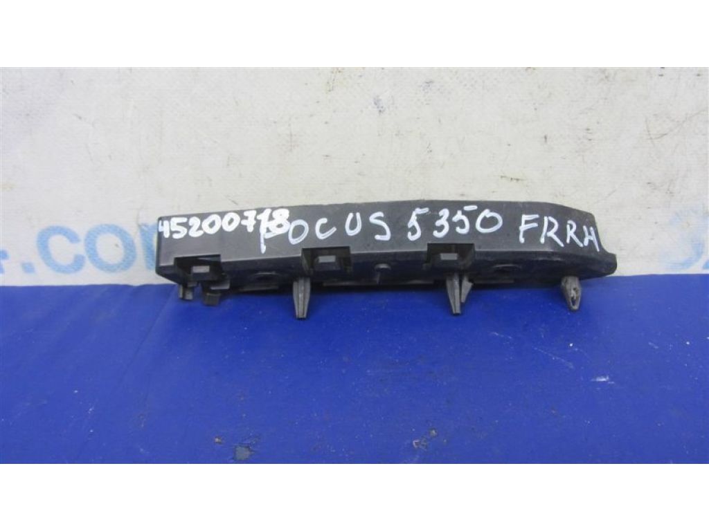 CP9Z-17C94-7A | Кронштейн переднего бампера (на крыле) прав. FORD FOCUS 10-18