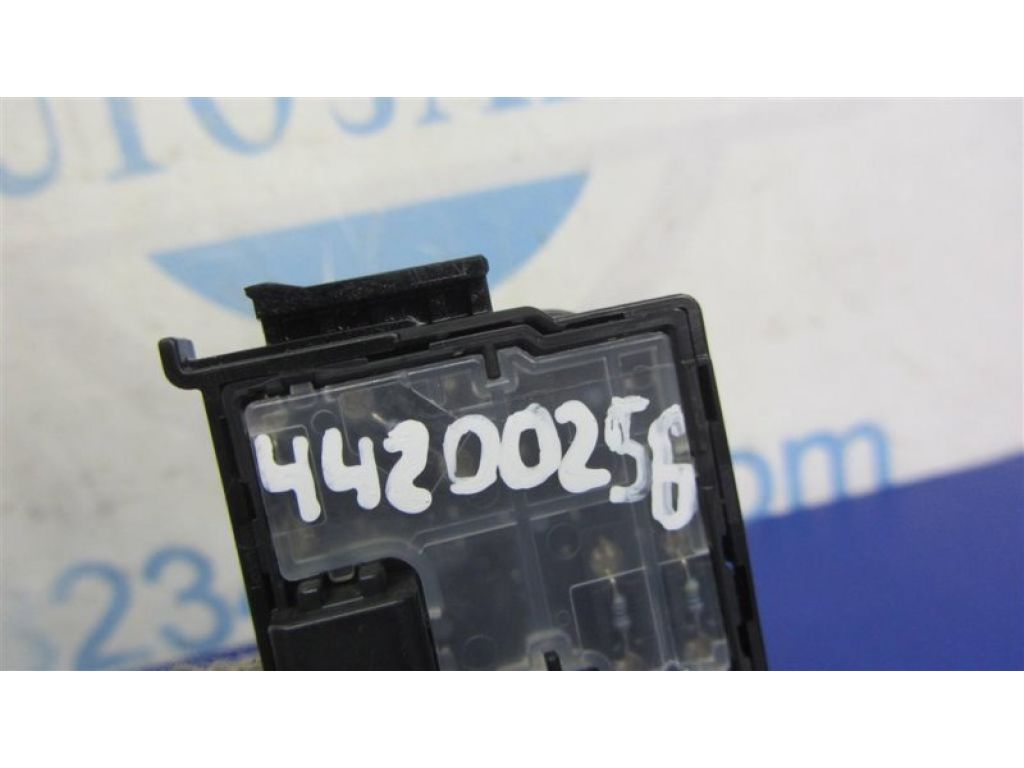 89235-33010 | Кнопка регулювання кермової колонки LEXUS GS 12- - Фото 3