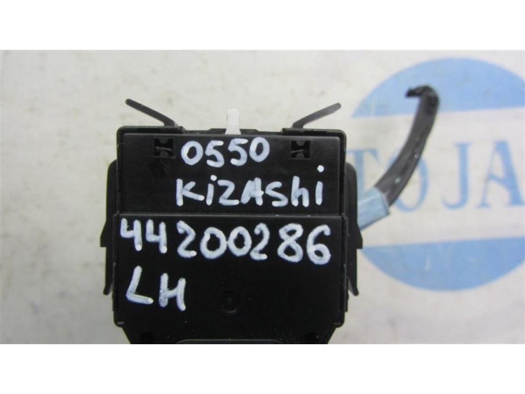 37210-57L00 | Подрулевой переключатель лев. SUZUKI KIZASHI 09-14 - Фото 2