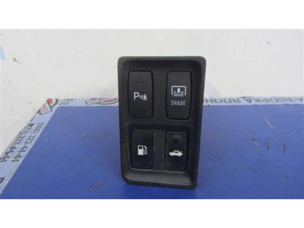 84840-33080 | Кнопка открывания багажника внутренняя LEXUS ES350 06-12
