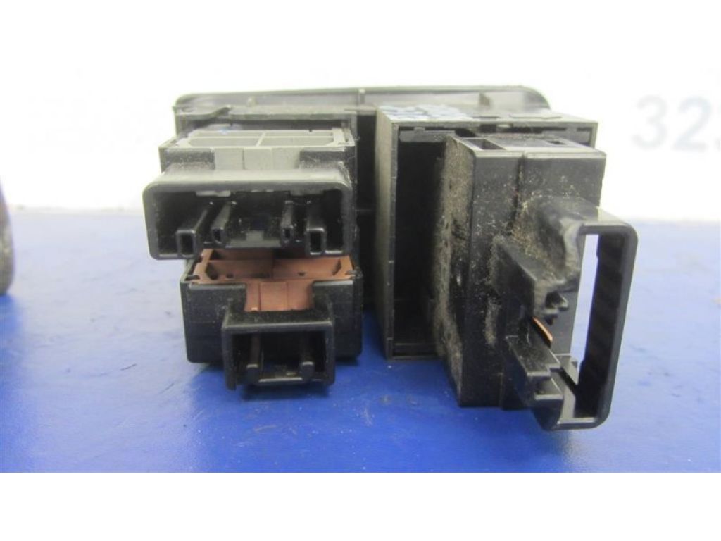 84840-33080 | Кнопка открывания багажника внутренняя LEXUS ES350 06-12 - Фото 3