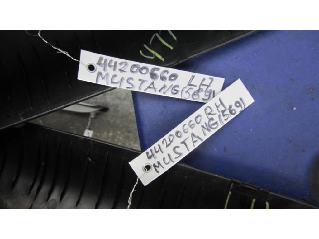 FR3B-6303512-A | Накладка на стійку кузова FORD MUSTANG 15- - Фото 2