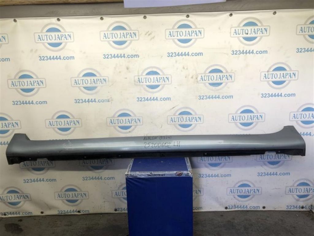 7585207040 | Накладка порога наружная лев. TOYOTA AVALON 05-12