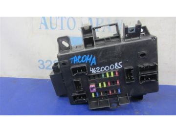 Блок запобіжників салон TOYOTA TACOMA 05-15