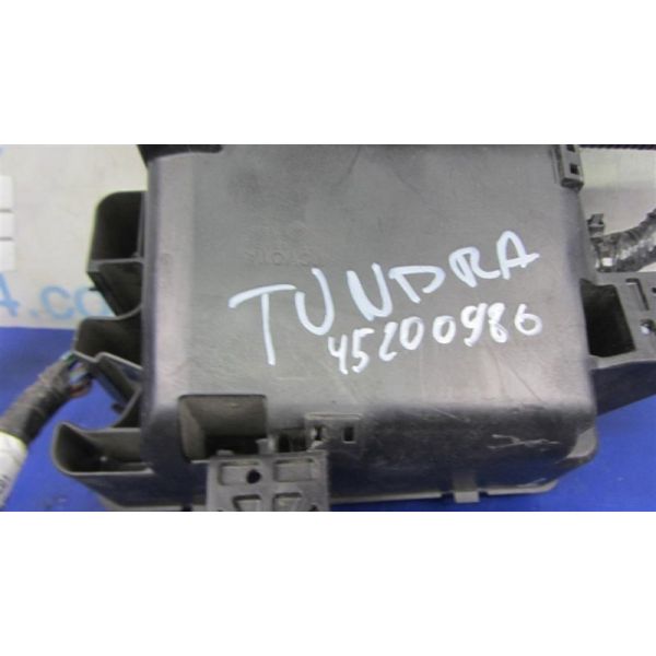 Блок запобіжників моторний відсік TOYOTA TUNDRA 13- 82669-0C010 — 3