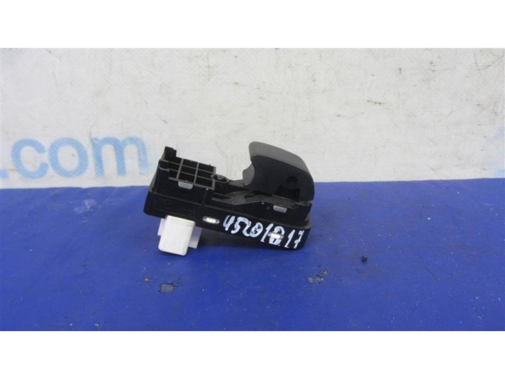 BBM2-66-370 | Кнопка стеклоподъемника задн. прав. MAZDA 3 BL 09-13 - Фото 2