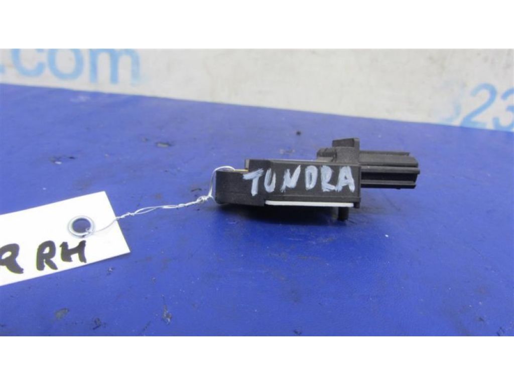 89831-04030 | Датчик удара задн. прав. TOYOTA TUNDRA 13-