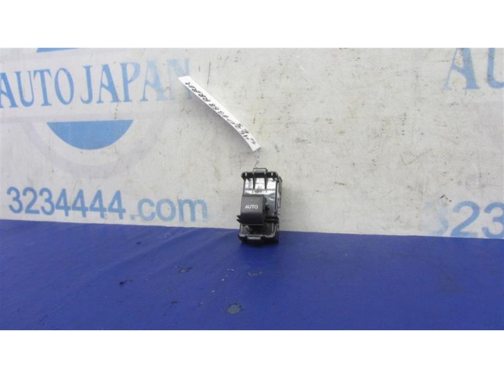 84810-33110 | Кнопка склопідіймача задн. прав. LEXUS ES350 06-12