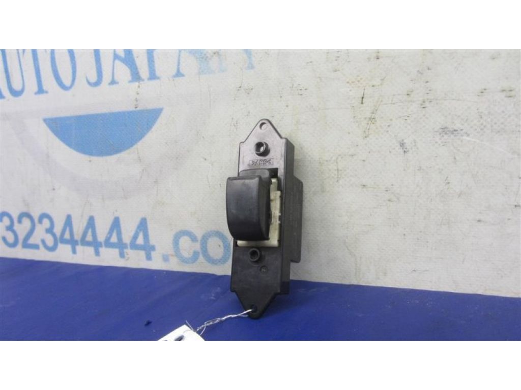 MR587944 | Кнопка стеклоподъемника MITSUBISHI OUTLANDER XL 05-13