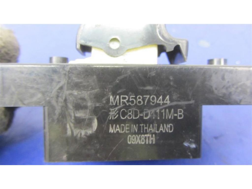 MR587944 | Кнопка стеклоподъемника MITSUBISHI OUTLANDER XL 05-13 - Фото 3