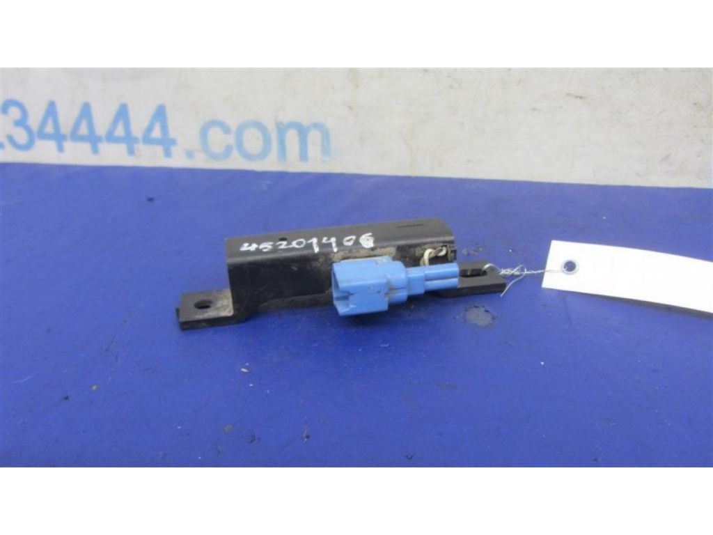EH051-71105 | Антена NISSAN JUKE 10-19