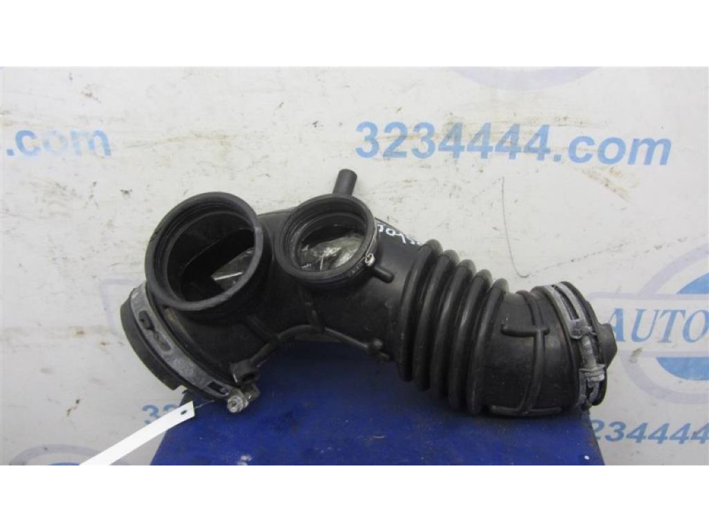 CY01-13-220A | Патрубок воздушного фильтра MAZDA CX-9 06-16