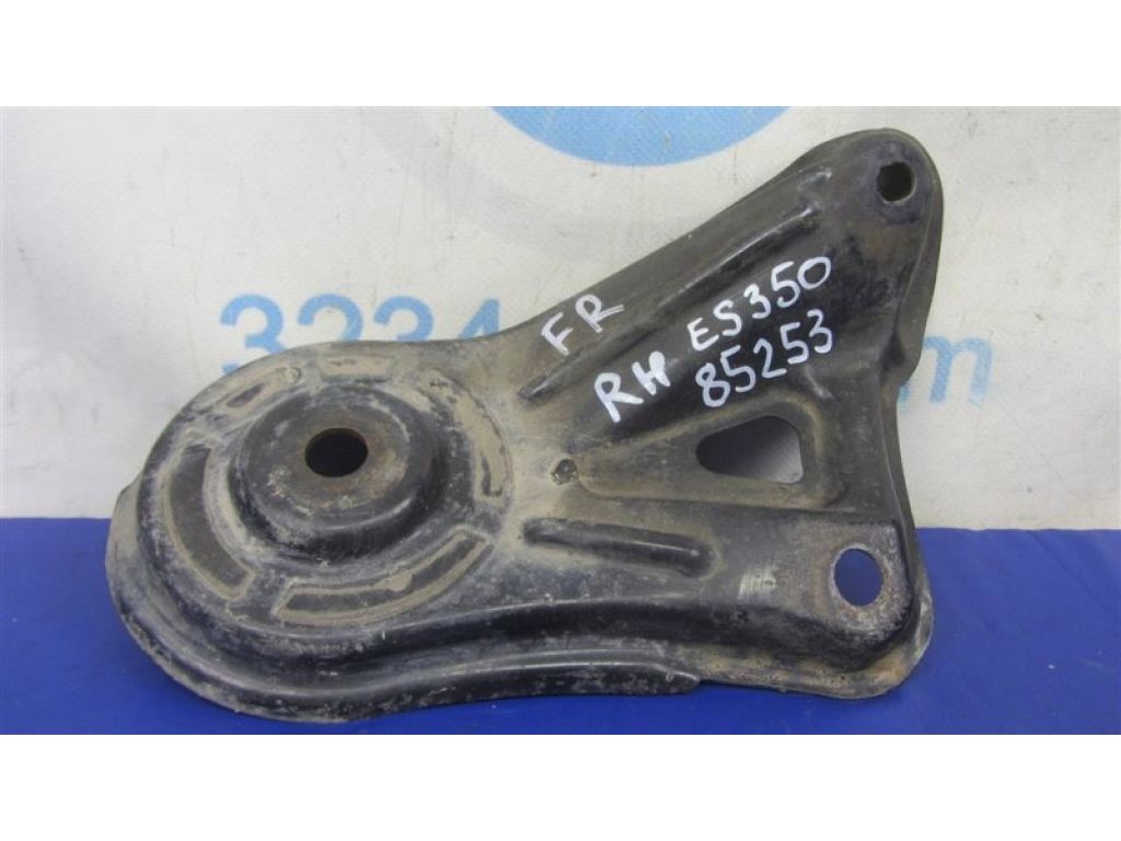 51023-33060 | Кріплення балки підвіски задн. прав. LEXUS ES350 06-12