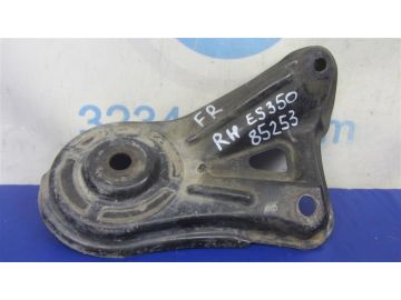 Кріплення балки підвіски задн. прав. LEXUS ES350 06-12