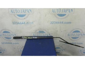 Повідець склоочисника передній прав. SUZUKI SX4 06-13 Повідець склоочисника передній прав. SUZUKI SX4 06-13