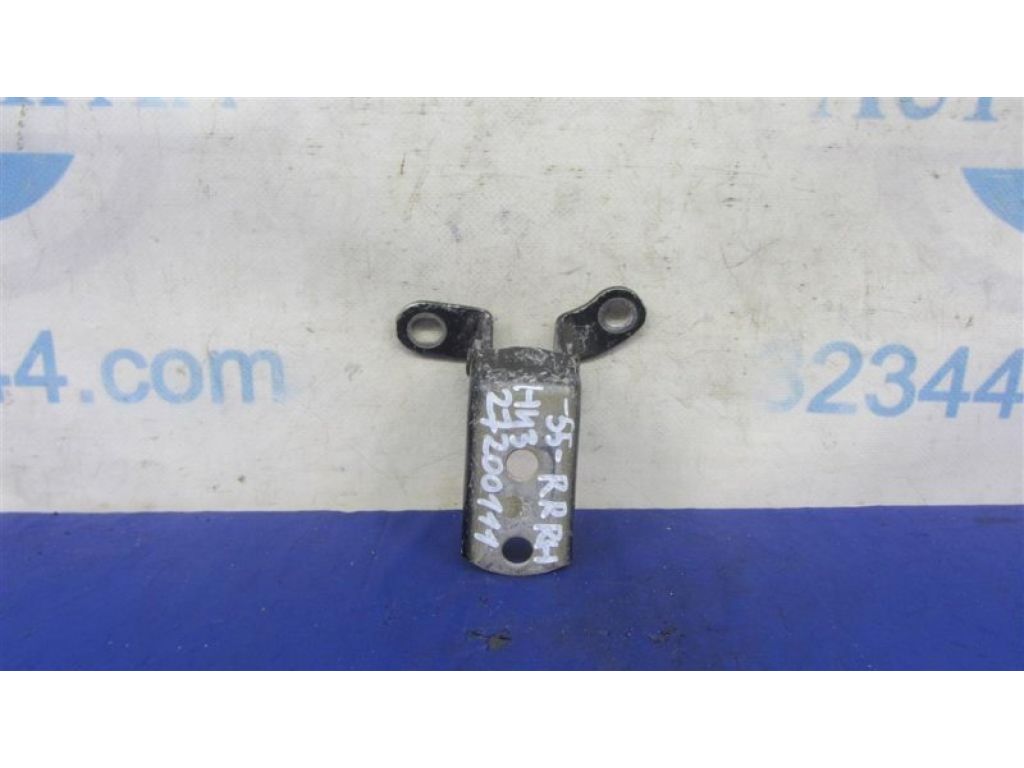 68770-0D071 | Петля двери нижняя задн. прав. TOYOTA CAMRY 55 14-17