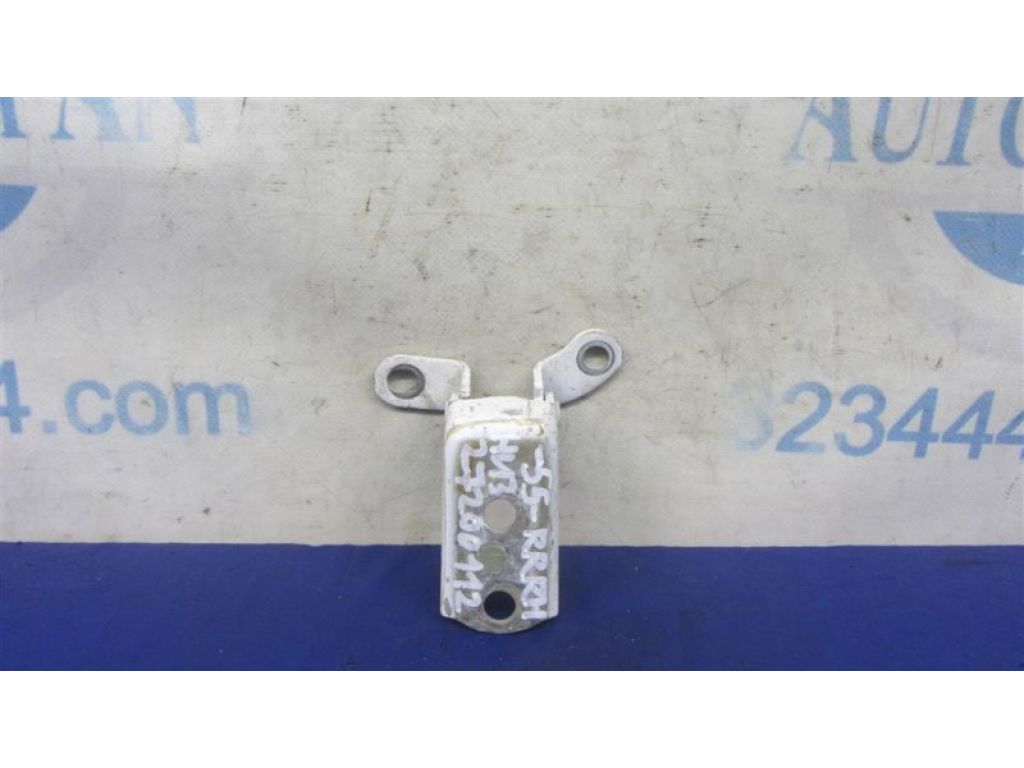 68770-0D071 | Петля двері нижня задн. прав. TOYOTA CAMRY 55 14-17