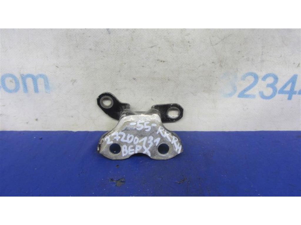 68750-0D061 | Петля двері верхня задн. прав. TOYOTA CAMRY 55 14-17