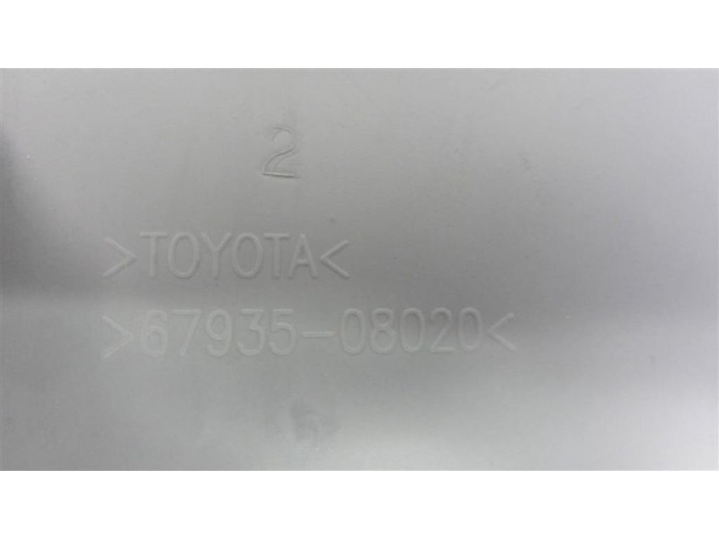 67935-08020-B0 | Накладка панелі багажника внутрішня TOYOTA SIENNA 11-16 - Фото 3