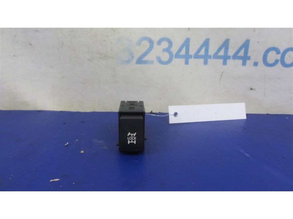 84724-0E010 | Кнопка LEXUS RX350/450 09-15