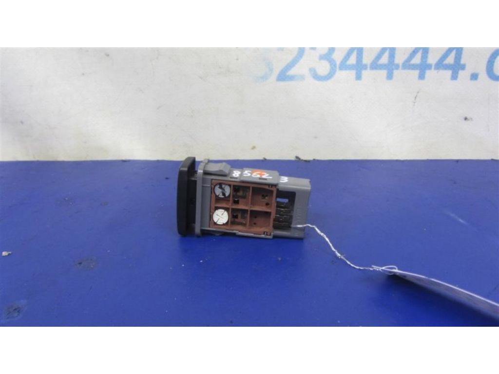 84480-35080 | Кнопка TOYOTA FJ CRUISER 06-15 - Фото 3