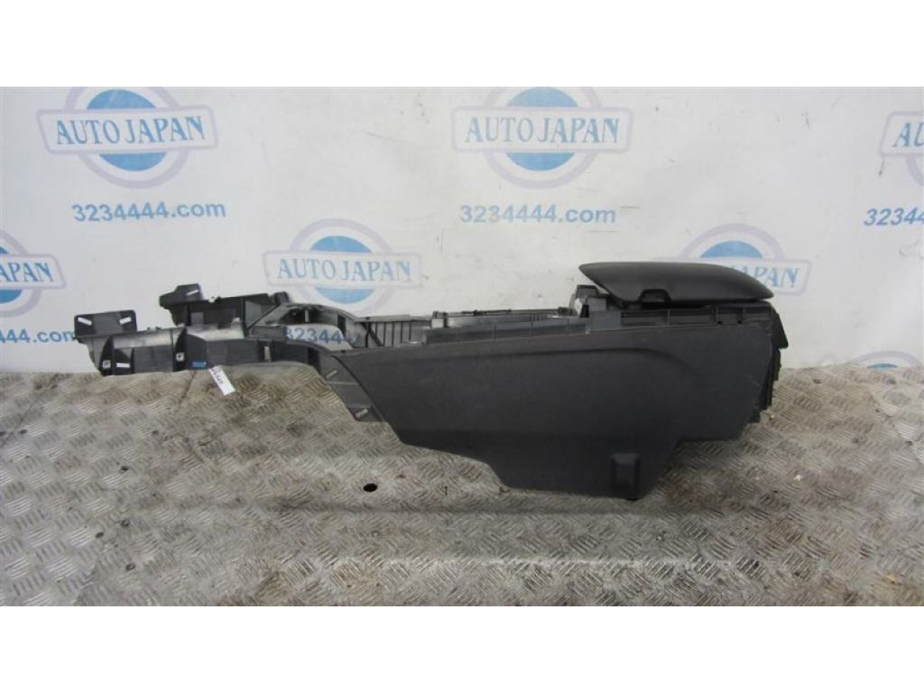 FR3Z-63045B30-AC | Подлокотник FORD MUSTANG 15-