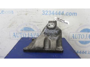 Кронштейн двигуна прав. LEXUS LS460 06-12
