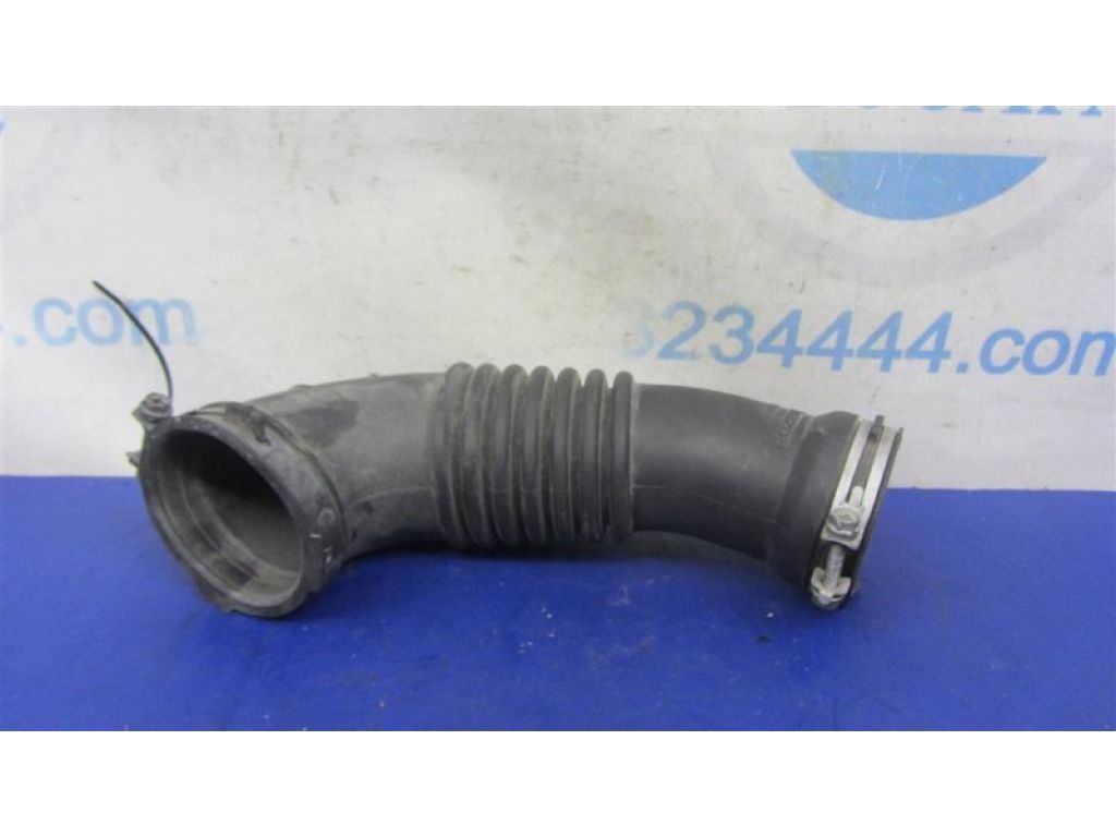 R2AX-13-221 | Патрубок воздушного фильтра MAZDA CX-7 06-12