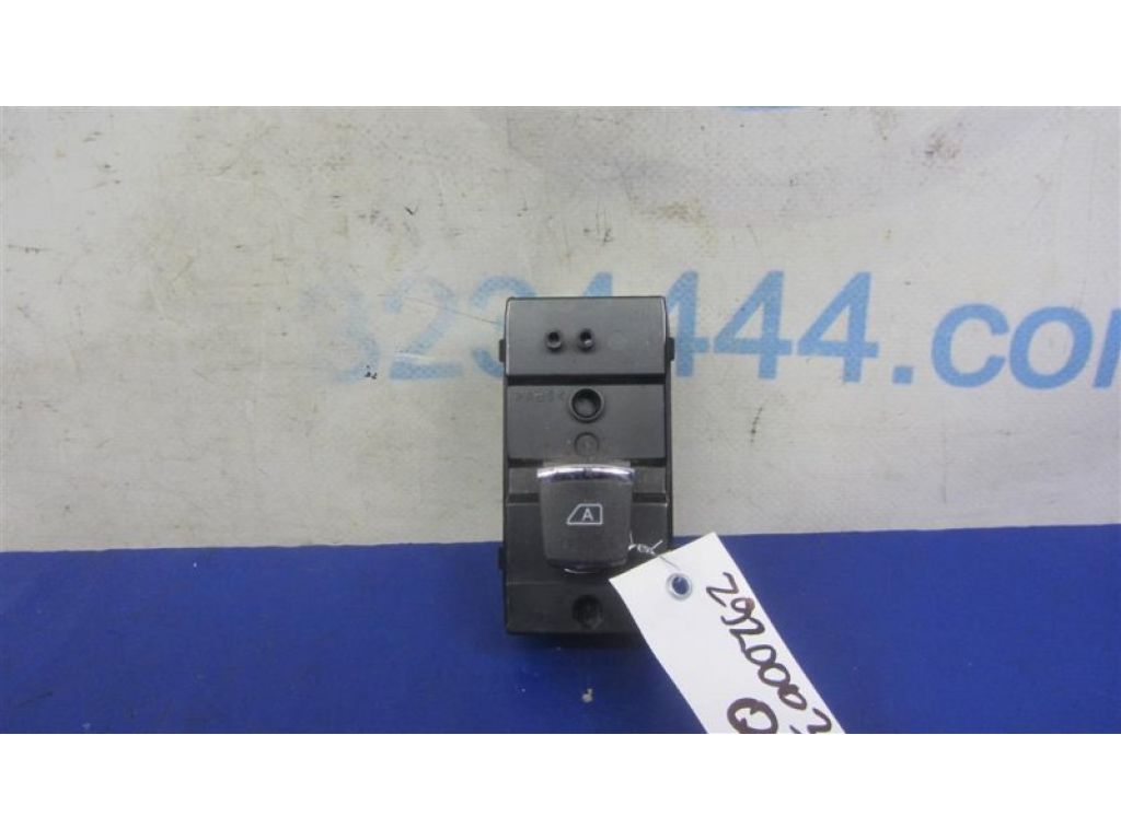 25431-3JA1A | Кнопка склопідіймача задн. лів. INFINITI QX60/JX35 12-20