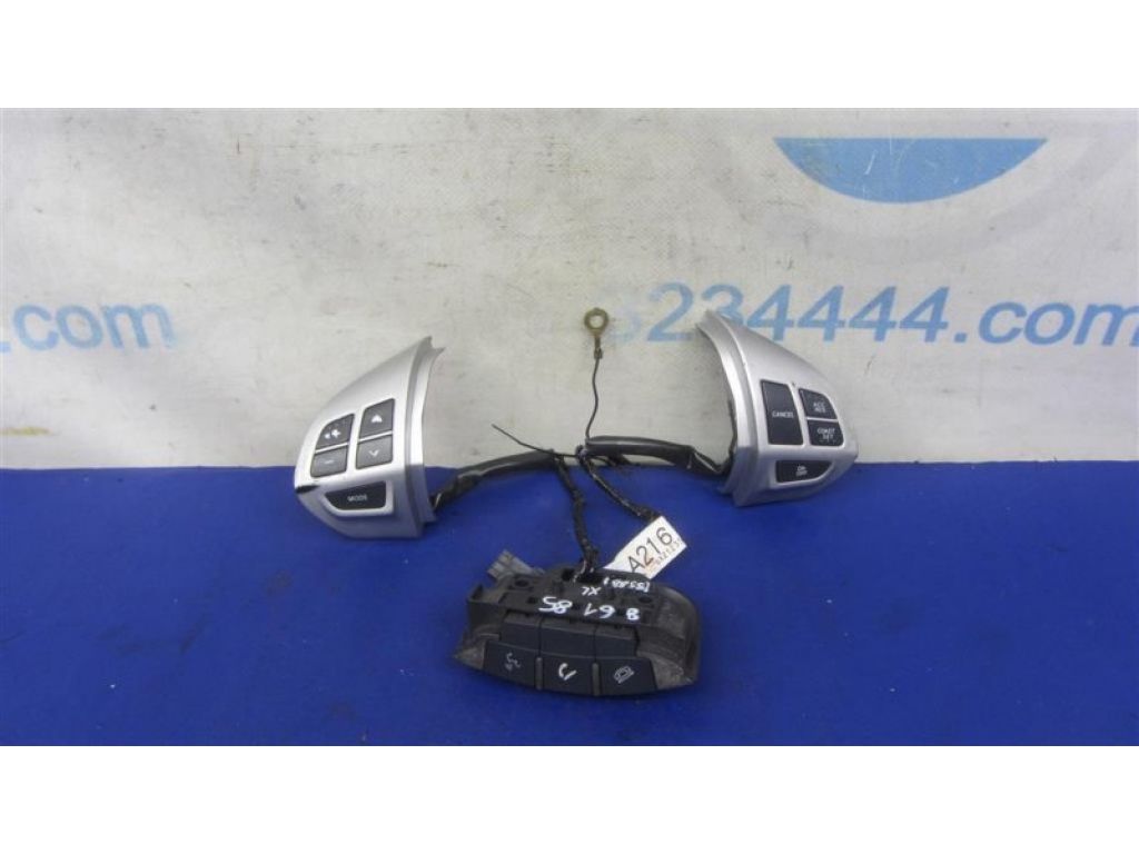 8701A087 | Кнопки руля MITSUBISHI OUTLANDER XL 05-13