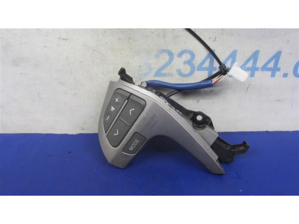 84247-06070-B0 | Кнопка управления магнитолой на руль лев. TOYOTA CAMRY 40 06-11