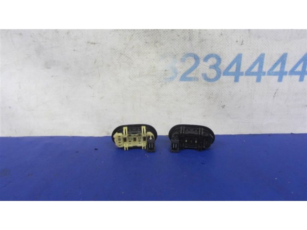 MR588145 | Кнопки на руль MITSUBISHI GALANT 03-12 - Фото 3