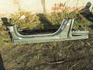 Стойка кузова средняя лев. TOYOTA SIENNA 11-16