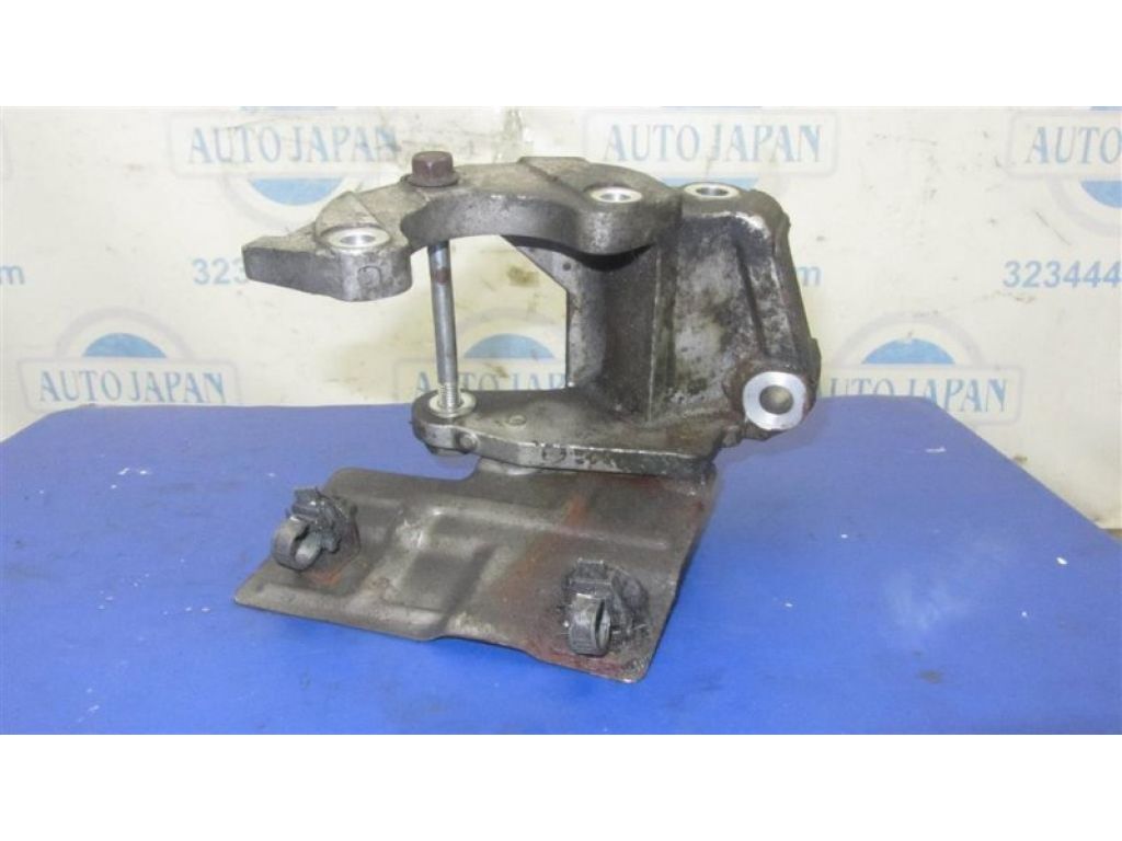 4450A021 | Кронштейн насоса ГУР MITSUBISHI OUTLANDER XL 05-13