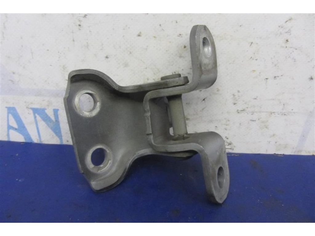 68730-33020 | Петля двери нижняя передн. прав. TOYOTA RAV4 05-12