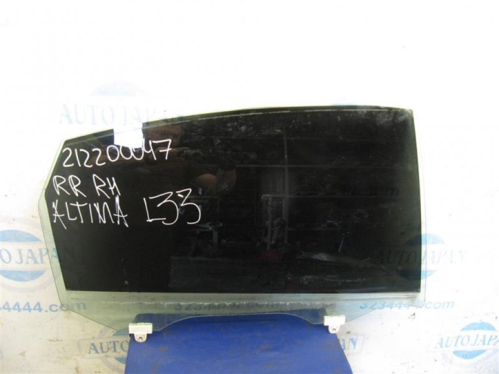 82300-3TA0A | Скло дверей задн. прав. NISSAN ALTIMA L33 12-18