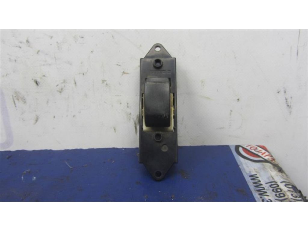 MR587944 | Кнопка стеклоподъемника MITSUBISHI L200 06-14