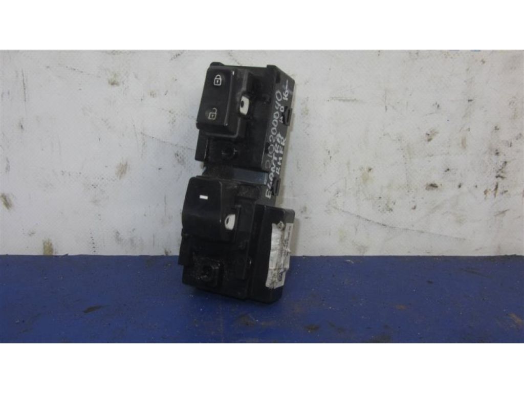 93575-F20004X | Кнопка стеклоподъемника передн. прав. HYUNDAI ELANTRA AD 16-