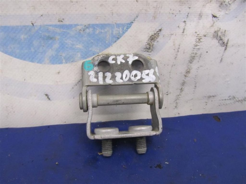 L206-62-210A | Петля крышки багажника лев. MAZDA CX-7 06-12