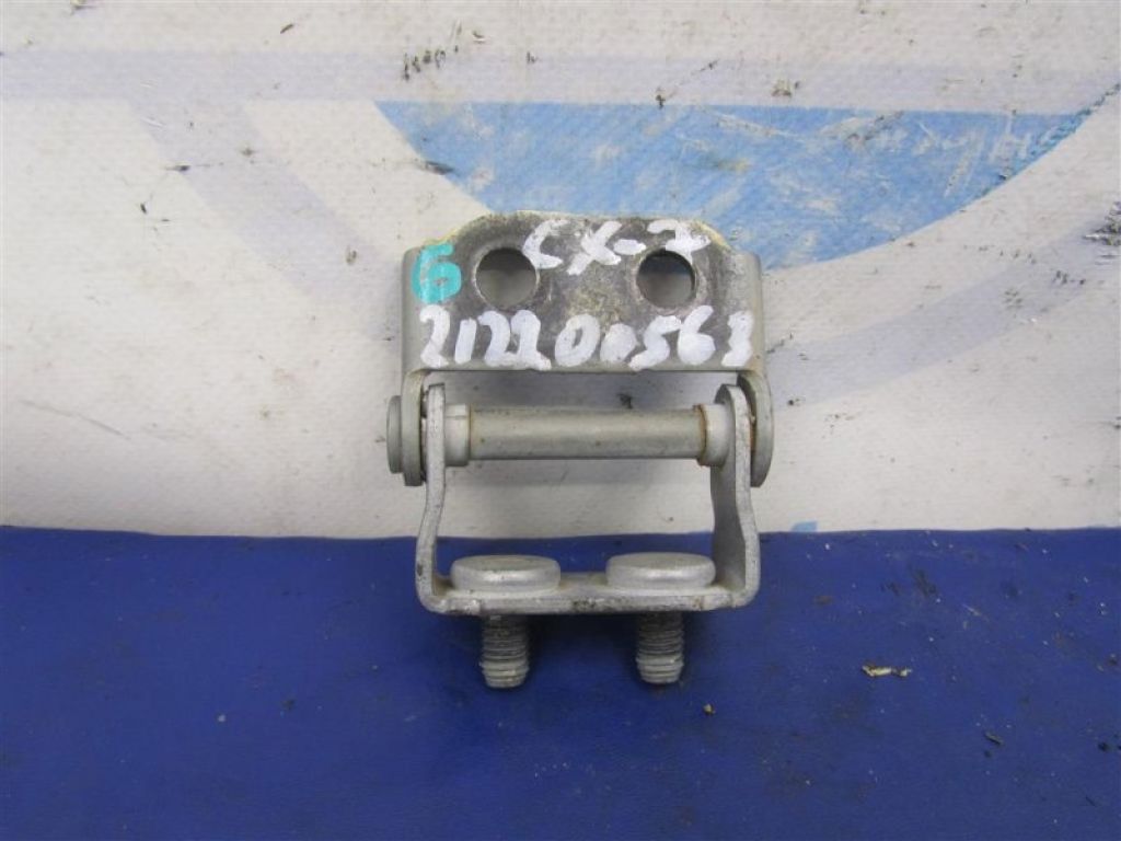 L206-62-210A | Петля крышки багажника прав. MAZDA CX-7 06-12