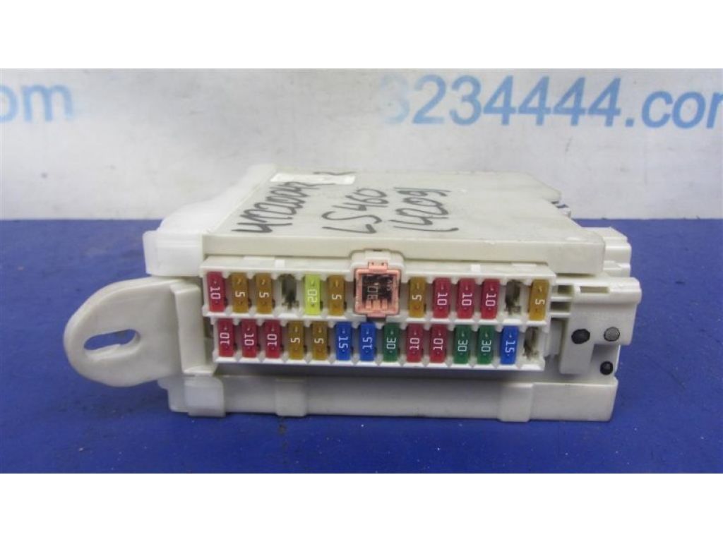 82670-50120 | Блок запобіжників салон LEXUS LS460 06-12