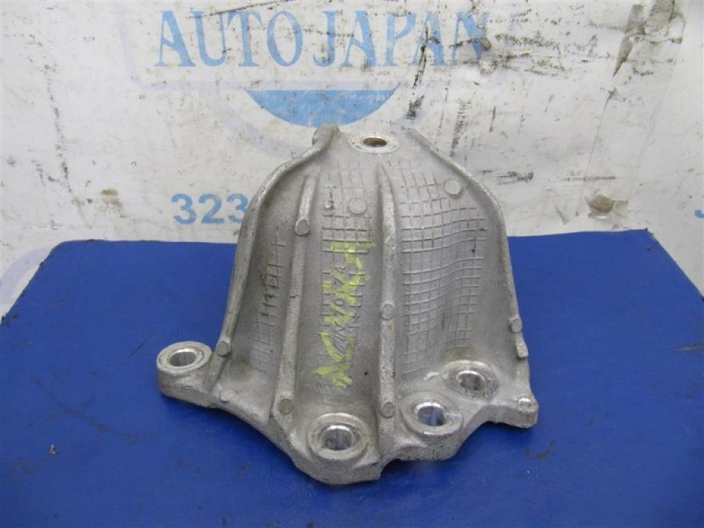 50870-TZ4-A02 | Кронштейн двигуна лів. ACURA TLX 14-17