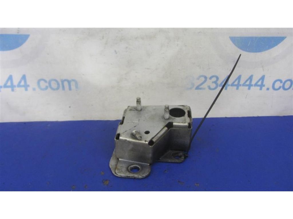 85211-EH100 | Кронштейн підсилювача заднього бампера лів. INFINITI M35/M45 04-10