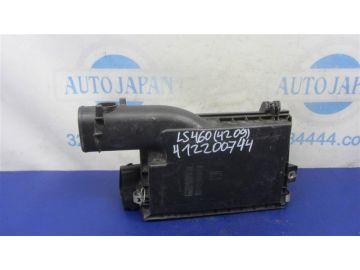 Корпус повітряного фільтра лів. LEXUS LS460 06-12