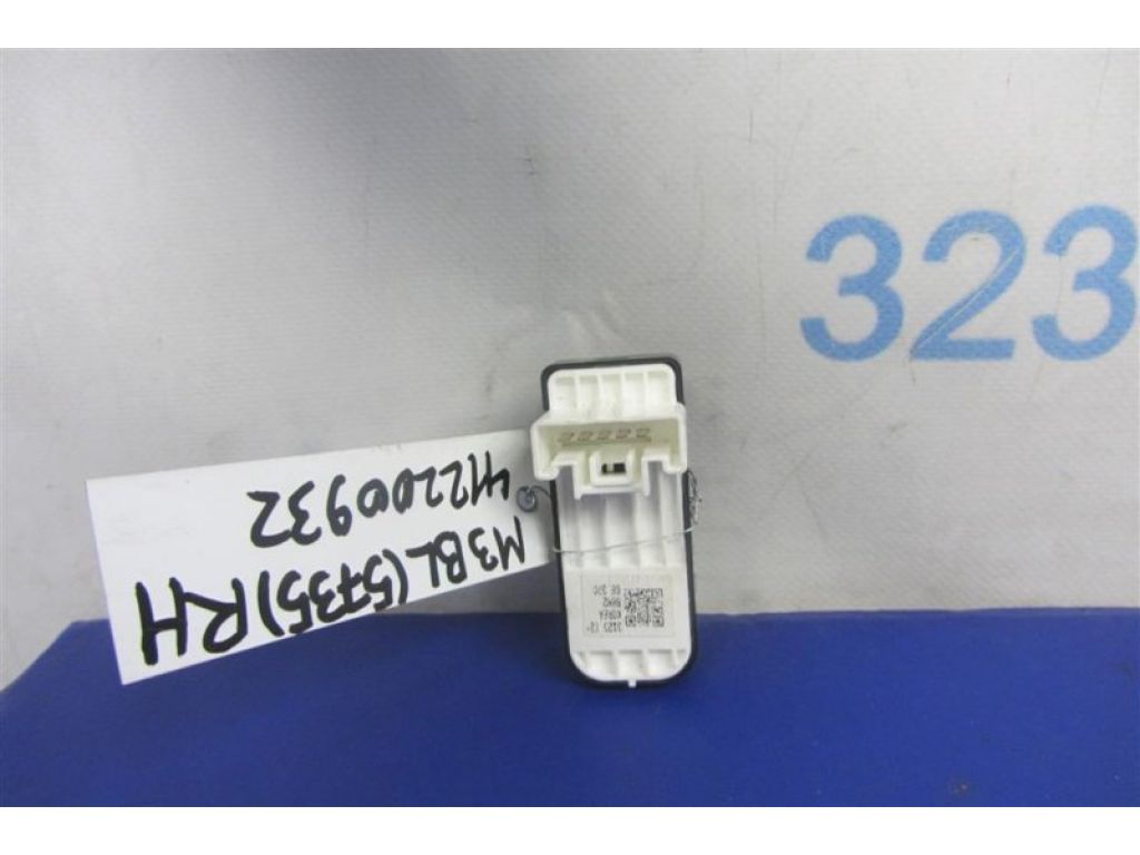 BBM2-66-370 | Кнопка стеклоподъемника задн. MAZDA 3 BL 09-13 - Фото 3