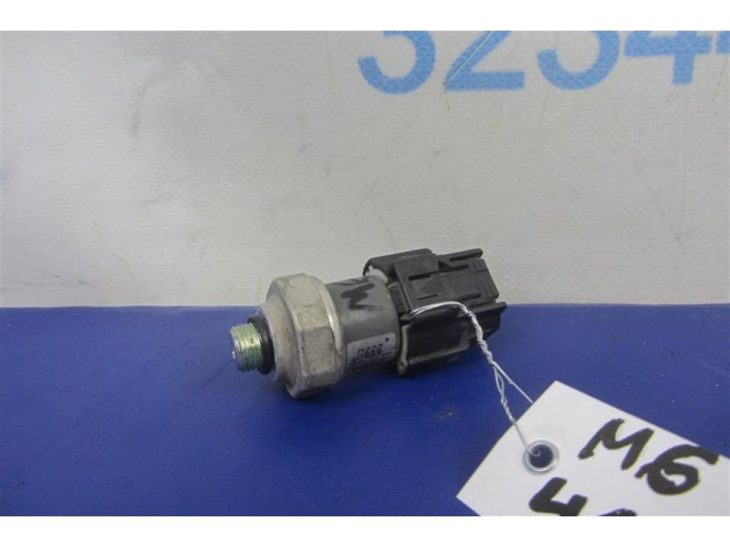 GK2G-61-503 | Датчик давления кондиционера MAZDA 6 GG 02-07
