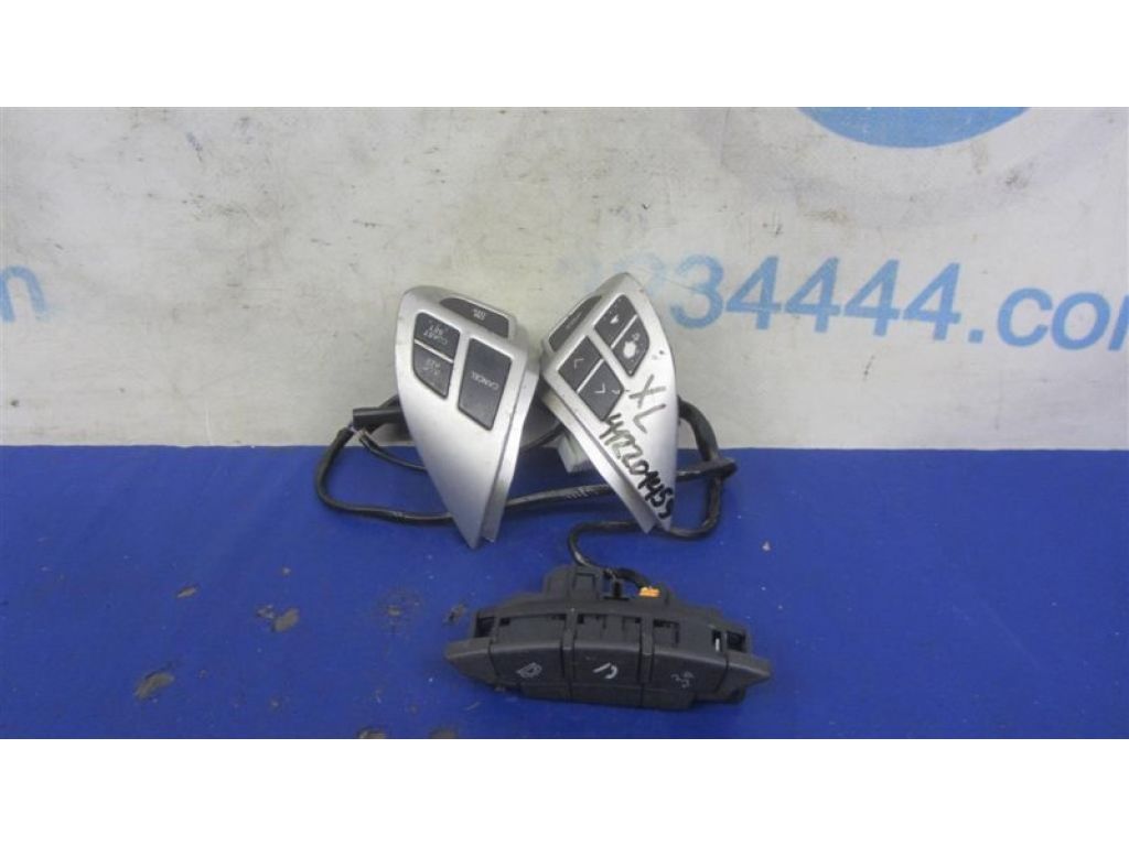 8701A087 | Кнопки на руль MITSUBISHI OUTLANDER XL 05-13